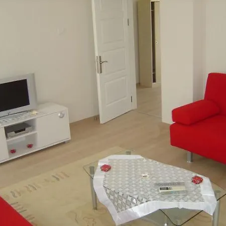 Pembe Apartment *